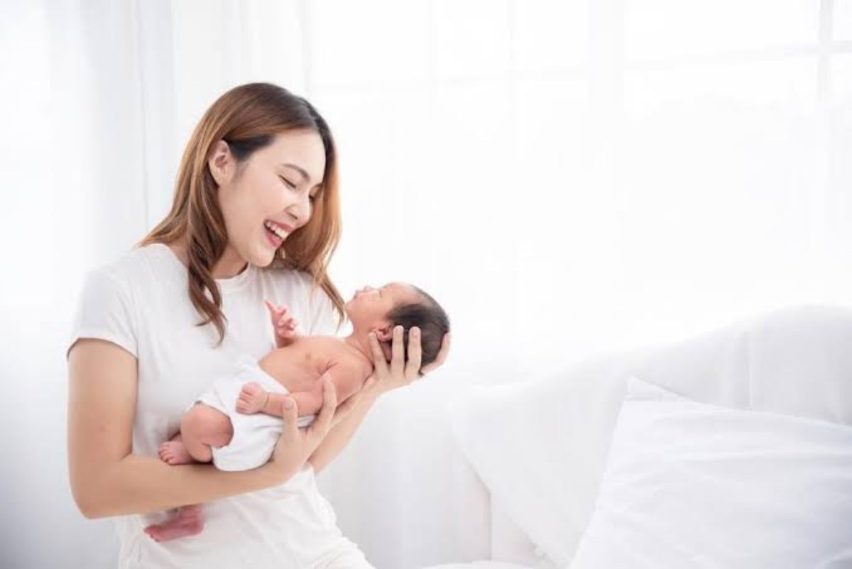 Chăm sóc và thư giãn cơ thể nhẹ nhàng giúp mẹ thoải mái hơn sau sinh.