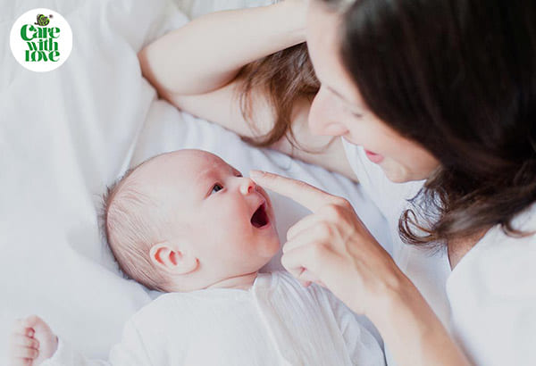 kiểm tra phản xạ ở trẻ sơ sinh
