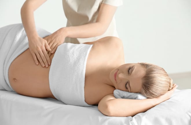Massage giúp mẹ thư giãn và ngủ ngon hơn