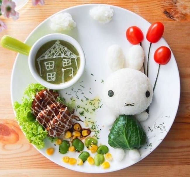 Trang trí bữa ăn dặm cho bé cũng là một bước "công phu" nhé
