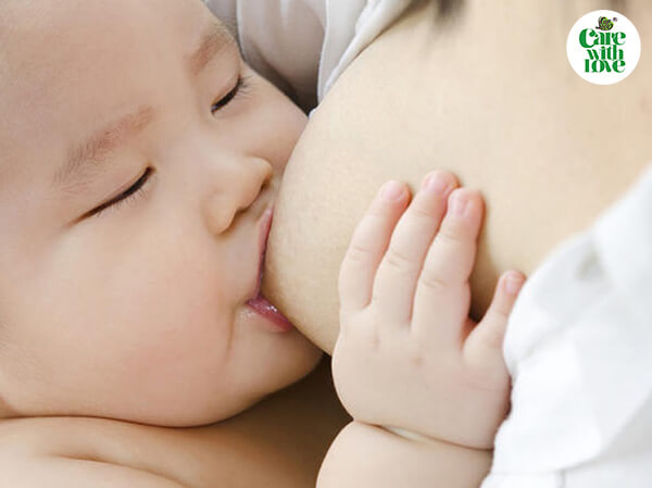 bú sữa mẹ sau sinh
