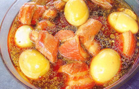 Dầu mỡ trong thịt kho hột vịt