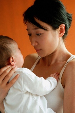 Tâm Lý Phụ Nữ Sau Sinh & Quà Tặng Ý Nghĩa Cho Vợ