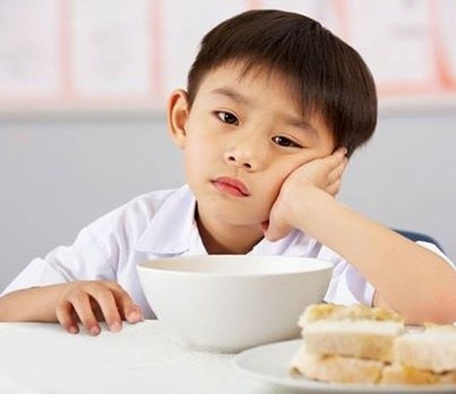 Trẻ biếng ăn là một trong những yếu tố gây ra bệnh suy dinh dưỡng
