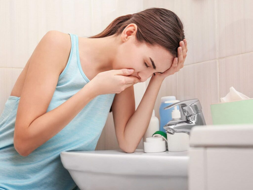 Hãy đưa mẹ bầu đến gặp bác sĩ nếu nghén làm họ giảm 4 - 6kg trong 3 tháng đầu của thai kỳ