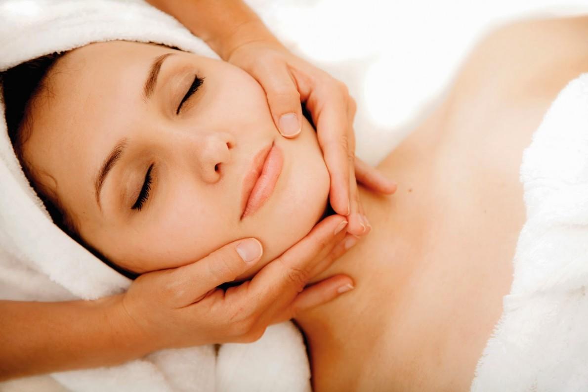 Thường xuyên massage da mặt