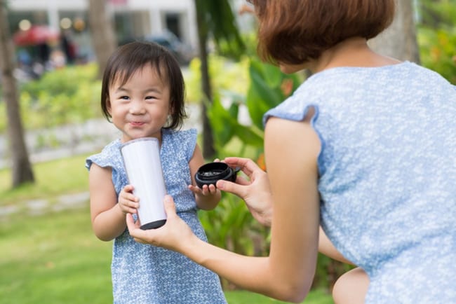 Quan tâm đến sinh hoạt và chế độ ăn uống của bé để phòng và điều trị suy dinh dưỡng