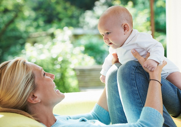 Dịch vụ chăm sóc em bé tại nhà