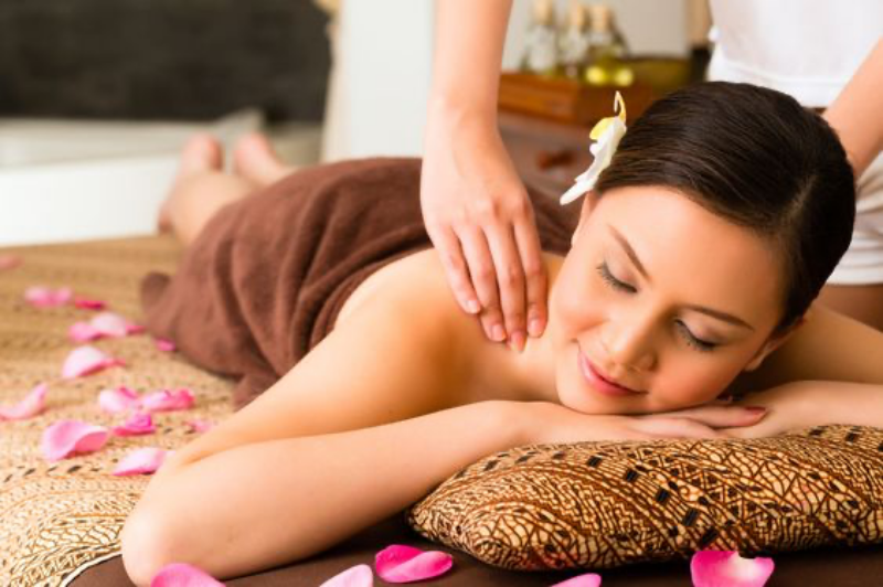 massage cổ và vai