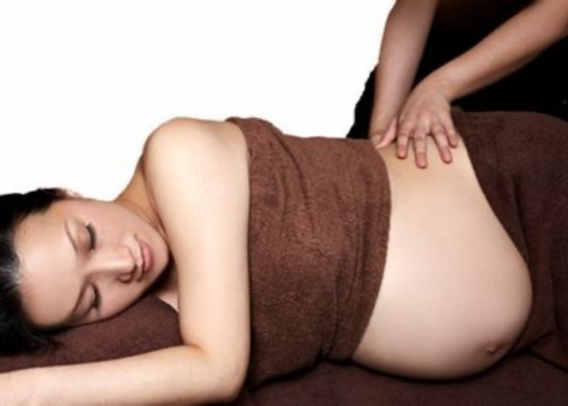 Cần lưu ý khi massage lưng cho bà bầu để đảm bảo an toàn