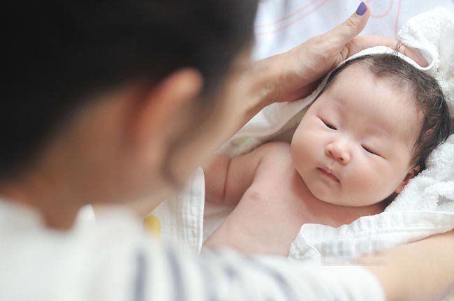Bé sẽ được cung cấp nhiều dinh dưỡng cần thiết thông qua sữa mẹ