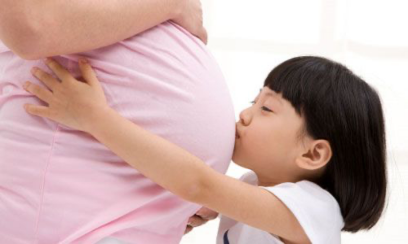 Quên gắn kết, trò chuyện với thai nhi
