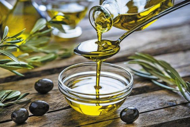 Massage da bằng dầu oliu có hiệu quả không?