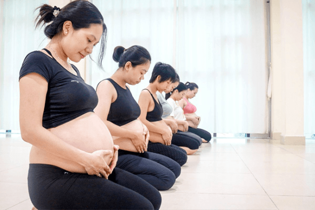 Lớp học yoga bầu là nơi thư giãn cho mẹ và bé yêu