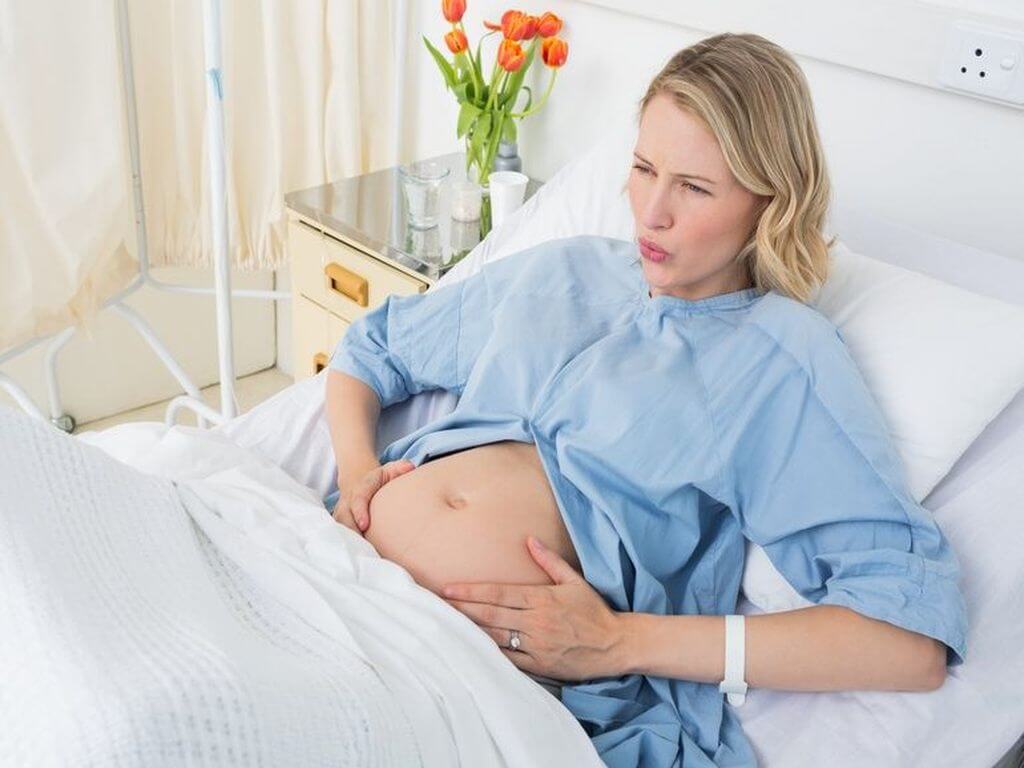 Nếu những cơn đau này xuất hiện càng nhiều, cường độ càng mạnh và cơn đau càng kéo dài thì đây là lúc nên để bà bầu nhập viện