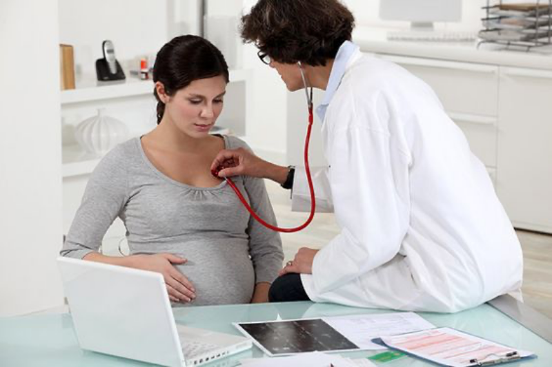 Mẹ bầu cần mặc đồ thoải mái khi đi khám thai