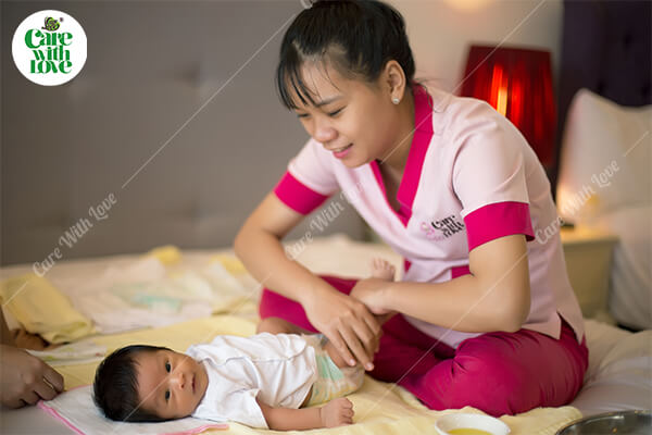 chăm sóc bé và mẹ