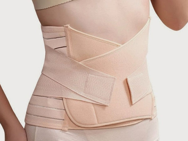 Tuy nhiên, cần cẩn thận vì với các chị em sinh mổ, gen nịt bụng có thể làm ảnh hưởng đến vết mổ. Nếu vết mổ bạn chưa lành hẳn hãy tham khảo ý kiến của bác sĩ trước nhé