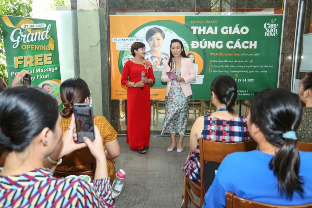 Trong ngày khai trương này, Care With Love đã dành tặng hàng ngàn phần quà và các hoạt động ý nghĩa dành tặng mẹ và bé