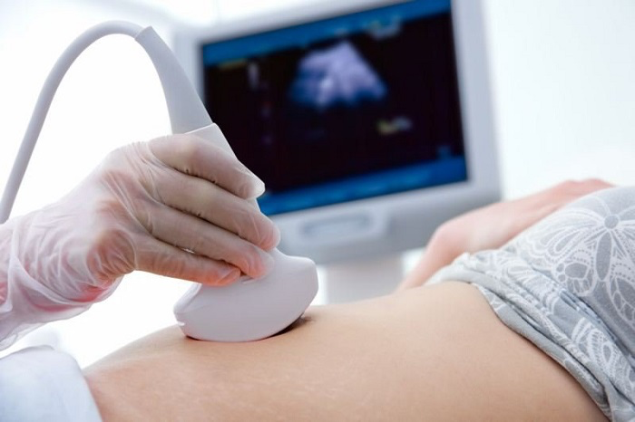 Siêu âm tim thai nhằm đánh giá, dự đoán sức khỏe thai nhi. Khi thai nhi được 6-9 tuần tuổi, mẹ tiến hành thăm khám và tiến hành các xét nghiệm thai kỳ quan trọng đầu tiên để đoán tuổi thai, kiểm tra tim thai có khoẻ không. Tiếp đến, siêu âm tim thai từ tuần 18-24 giúp các bác sĩ chẩn đoán sâu hơn và đưa ra các đánh giá.