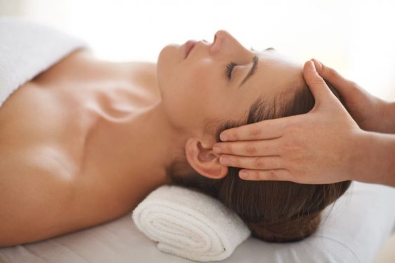 Massage da đúng cách hỗ trợ thon gọn mặt