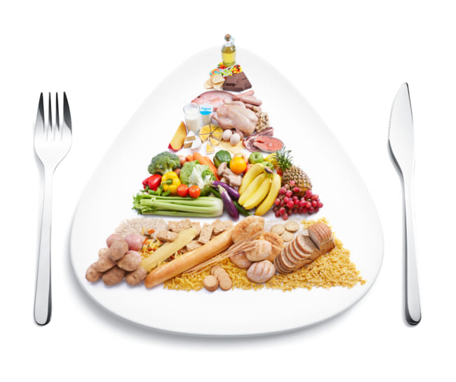 Bữa ăn cần phải đảm bảo đủ dinh dưỡng cho bé