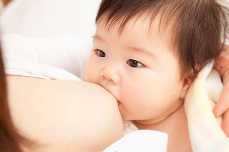 Sự cần thiết của việc cho con bú đúng cách