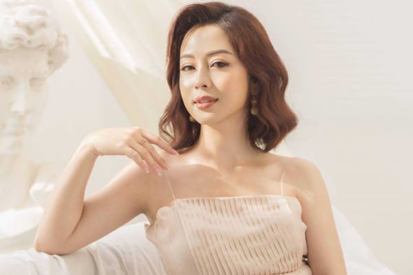 Đã trải qua 3 lần vượt cạn nên Thảo Vi cũng cùng quan điểm của Jennifer, bồi bổ quá nhiều sẽ khiến mẹ tích tụ lượng mỡ thừa, năng lượng khó tiêu hao. Ăn uống khoa học đủ chất cho cả mẹ và con hiệu quả bất ngờ. Đẹp cho mẹ - khỏe cho con