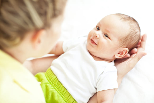 Bé yêu khỏe mạnh và thông minh nhờ lợi ích từ nguồn sữa mẹ quý báu