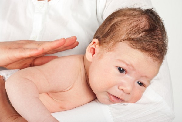 trị nấc cho trẻ sơ sinh