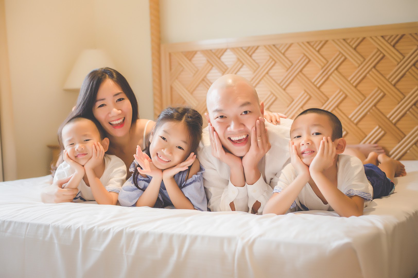 để "giữ lửa" cho cuộc hôn nhân, chị thường xuyên cùng chồng đi du lịch, chinh phục các ngọn núi cao, tham gia công tác xã hội, thiện nguyện,... giúp thắt chặt tình cảm vợ chồng. 