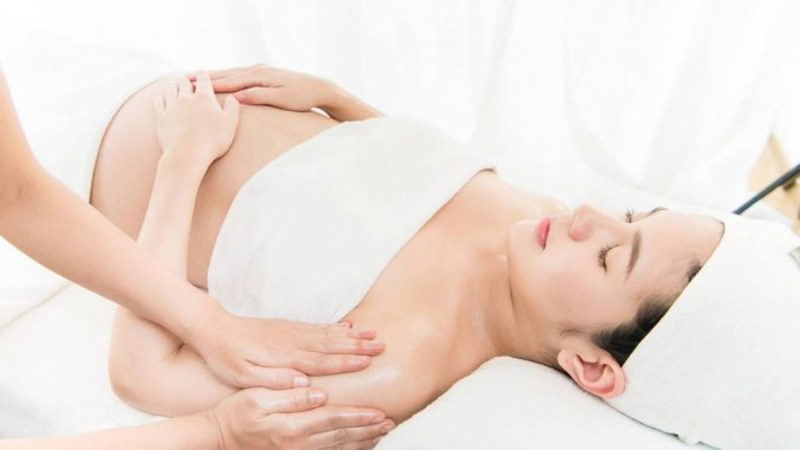 me-bau-nen-kiem-tra-tinh-trang-suc-khoe-va-thai-ky-truoc-khi-massage-de-lua-chon-hinh-thuc-cham-soc-phu-hop.jpg