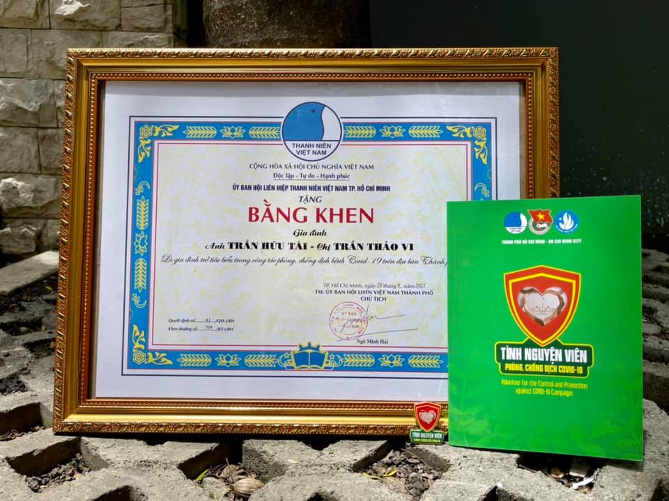 Bằng khen hỗ trợ cộng đồng, tham gia chạy bộ quyên góp vào quỹ từ thiện
