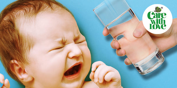 Mẹ nên cho con bú mẹ hoàn toàn trong 6 tháng đầu, sau đó bắt đầu ăn bổ sung và tiếp tục cho bú mẹ đến ít nhất 24 tháng tuổi