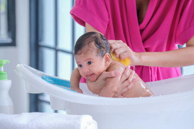 Cách chăm sóc bé sơ sinh 2 tháng tuổi