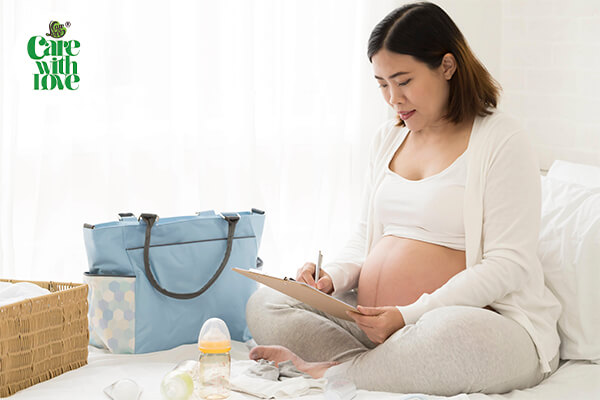 chuẩn bị đồ sinh cho mẹ và bé