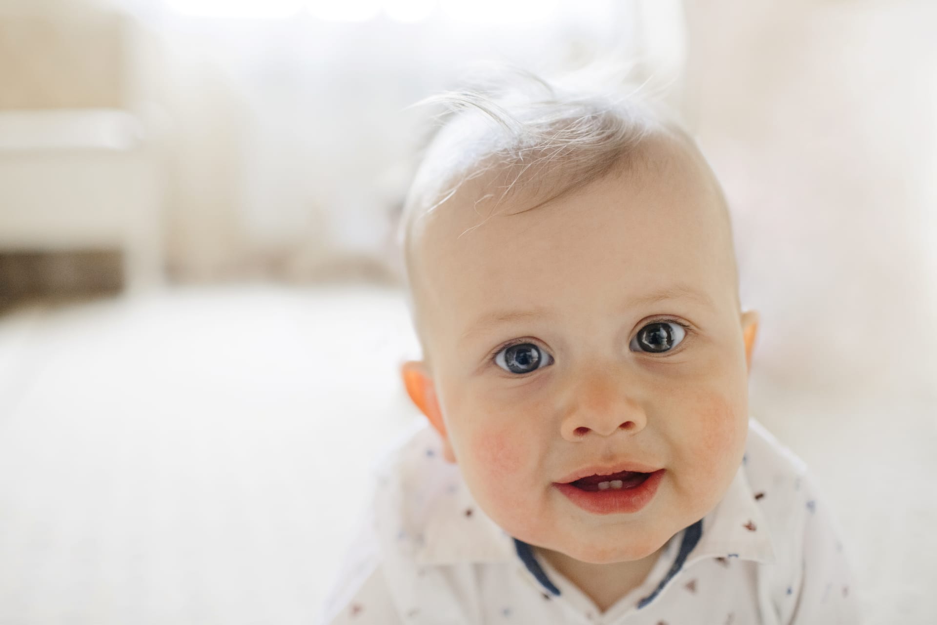 Ba mẹ có thể áp dụng phương pháp cải thiện tầm nhìn qua hình ảnh, màu sắc... giúp bé yêu phát triển, thông minh, nhận biết tốt hơn so với độ tuổi.