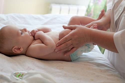 Colic-massage trẻ sơ sinh